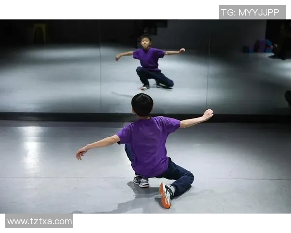 重庆街舞队成长记:从街头到舞台的奋斗与梦想 重庆街舞队成长记:从街头到舞台的奋斗与梦想