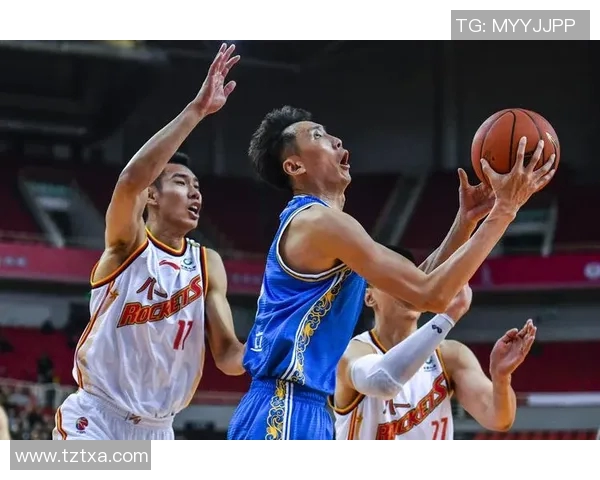 八一男篮与广东男篮激战正酣谁能在赛场上笑到最后