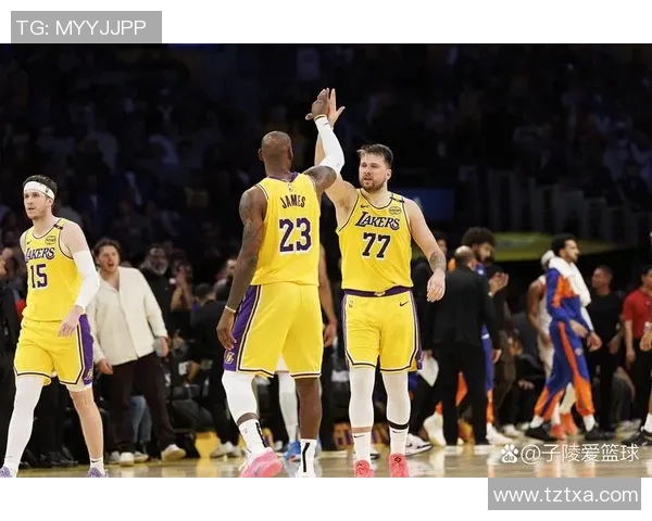 湖人勇士历史交手回顾与分析揭示两队对决的精彩瞬间与战术演变