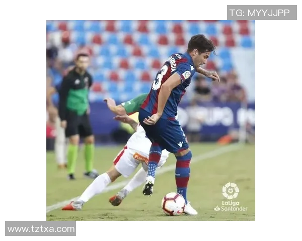 重庆足球队以54分领跑冠军赛积分榜展现强劲实力