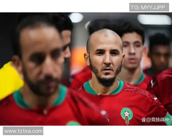 马丁内斯的传奇旅程：从足球新星到世界级教练的蜕变与荣耀